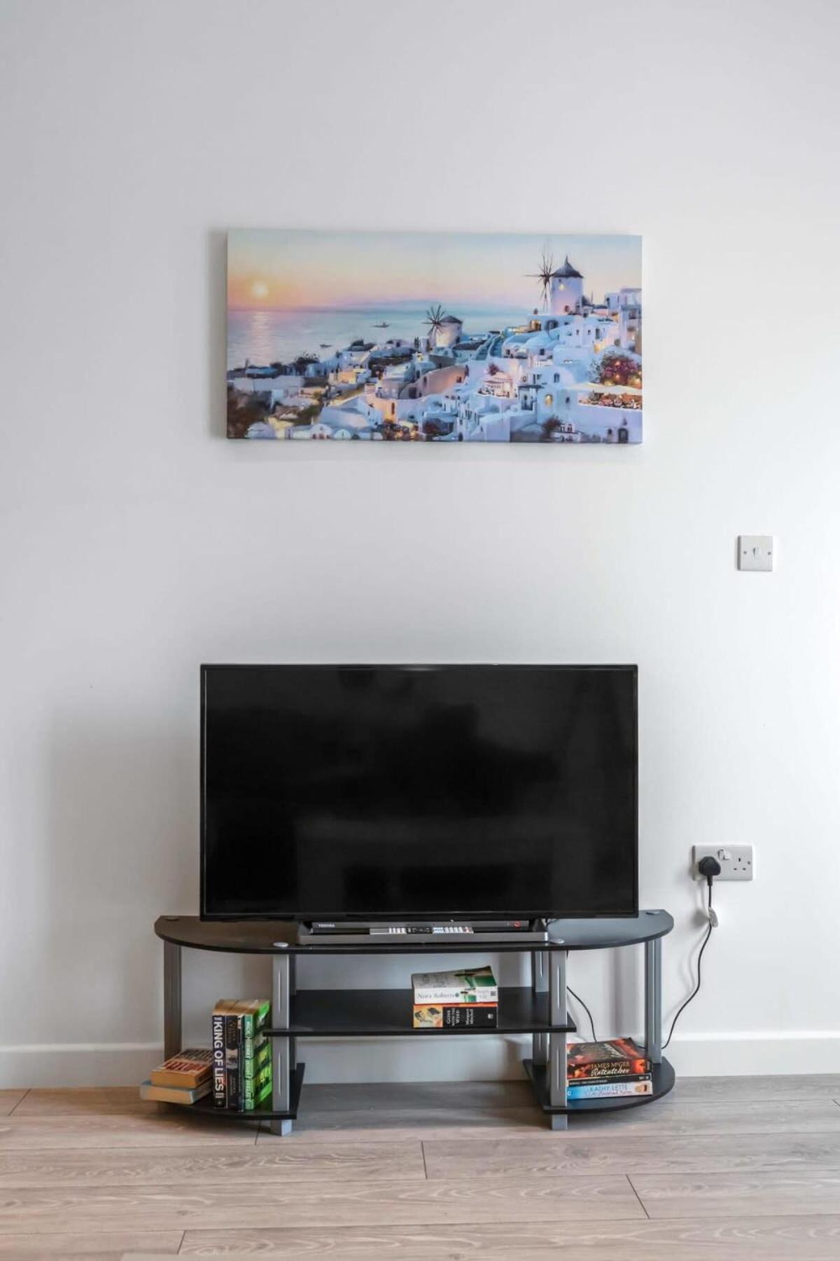 Lovely 1 Bedroom Apartment In Central Woking Kültér fotó