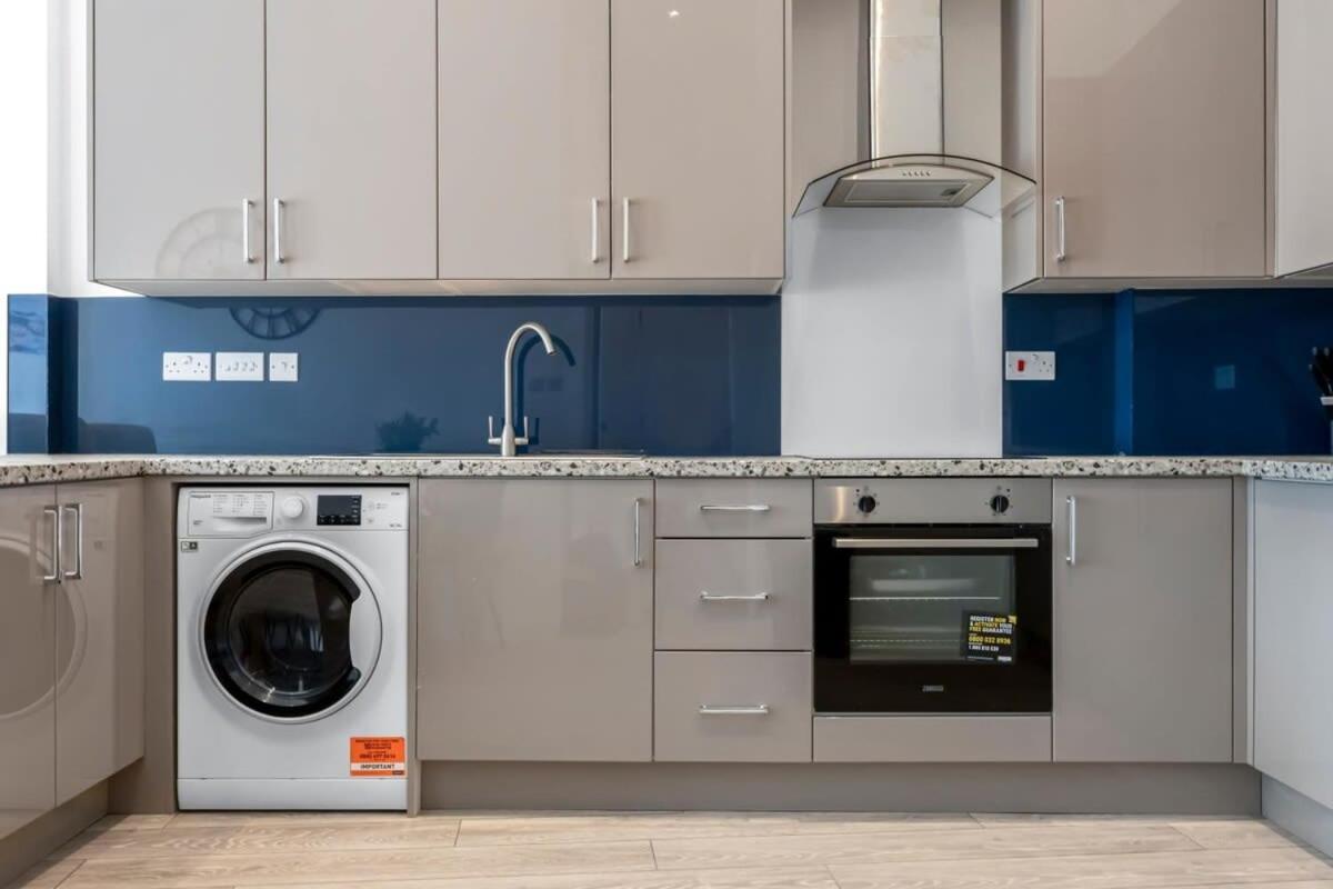 Lovely 1 Bedroom Apartment In Central Woking Kültér fotó