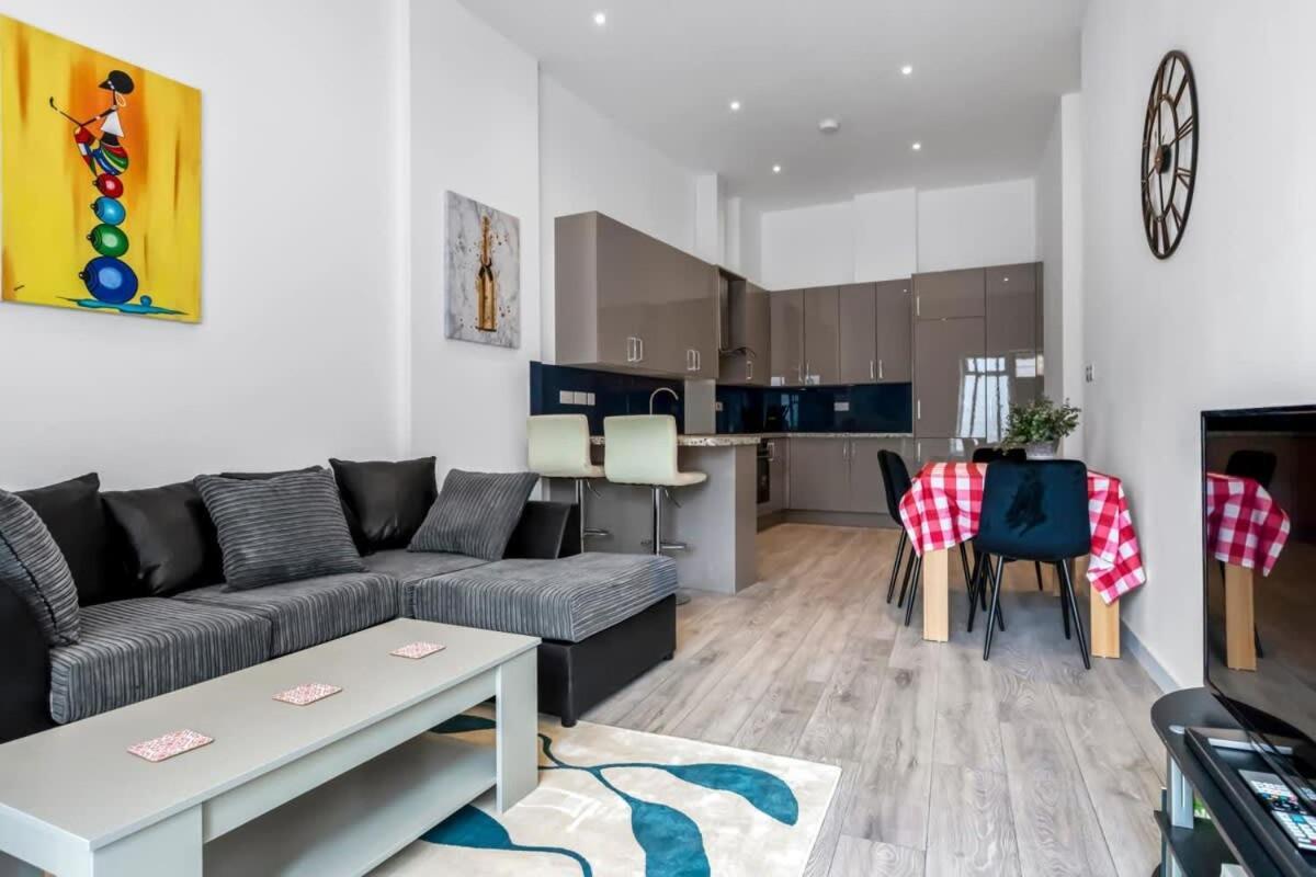 Lovely 1 Bedroom Apartment In Central Woking Kültér fotó